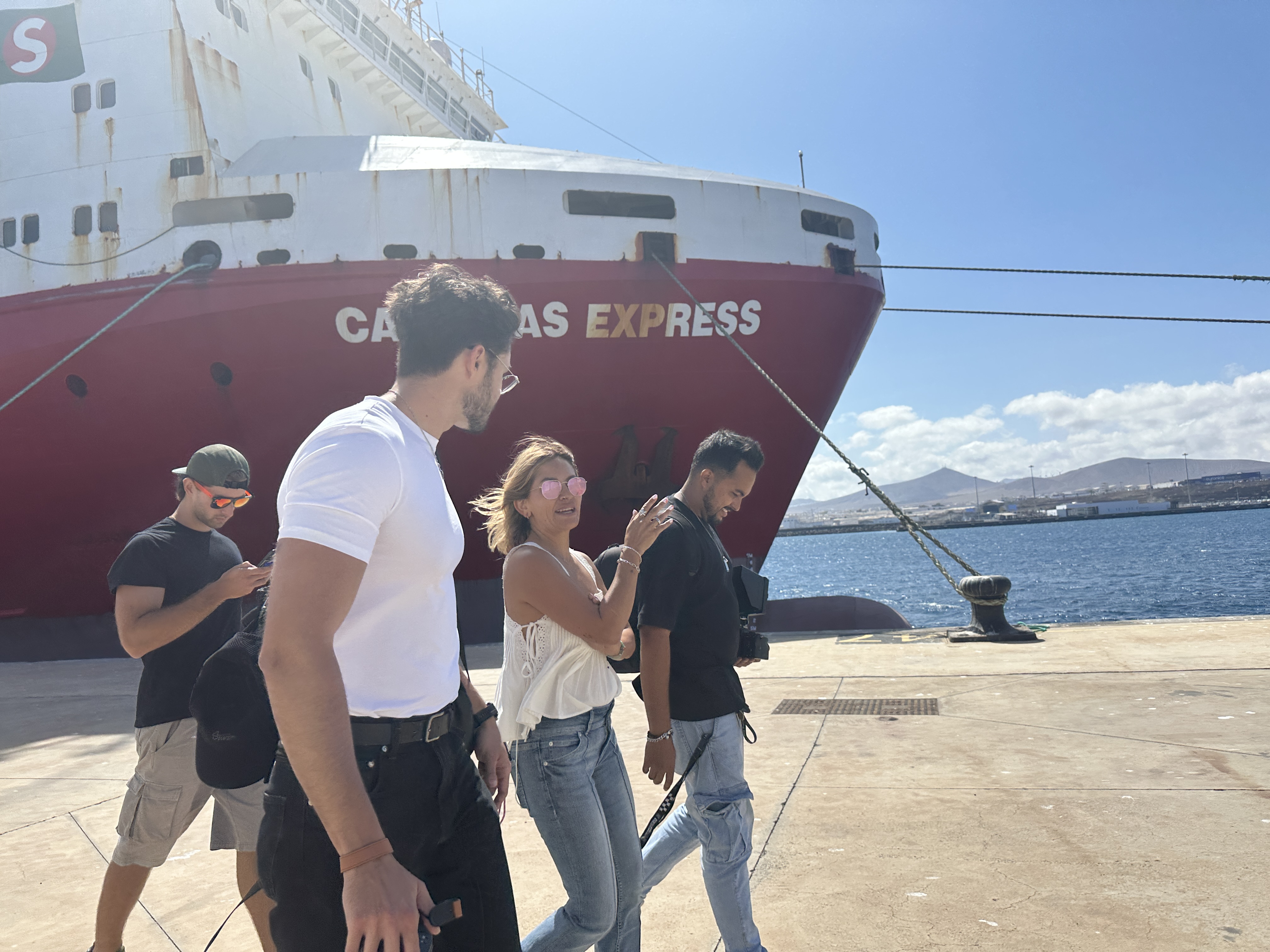 Equipo junto al Canarias Express